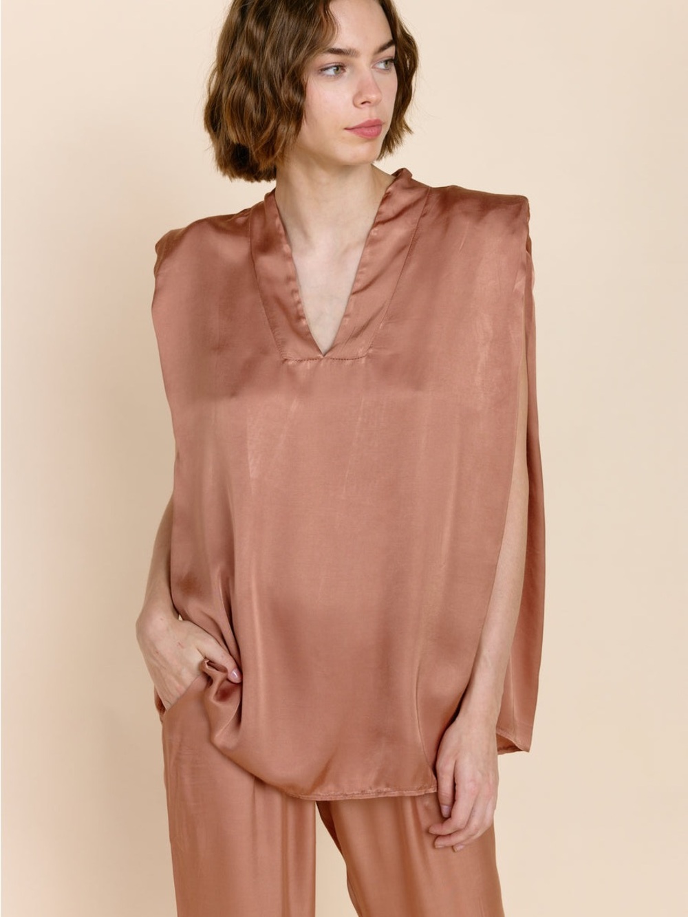 Large Sofia Made in Italy Dana Caramello Satin Sleeveless V-Neck Blouse (ABBA)
